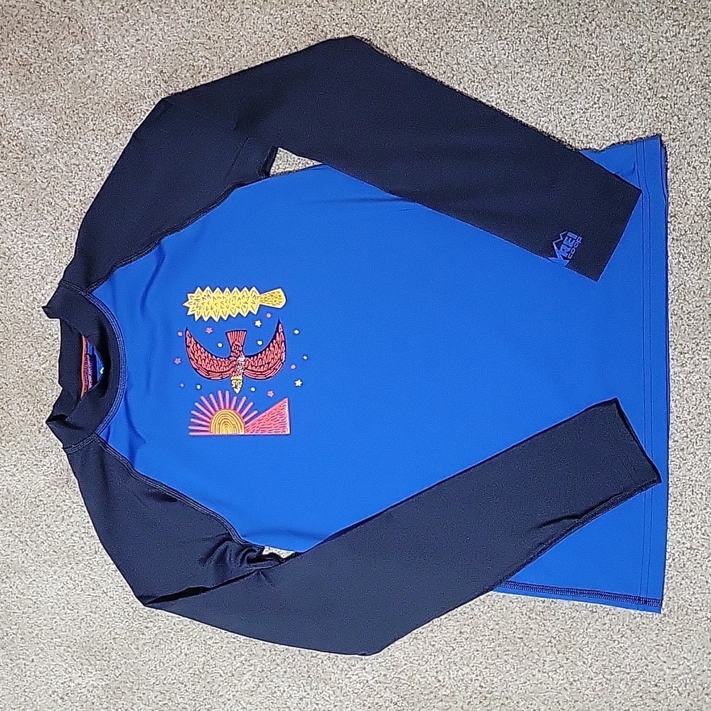 REI youth XL rashguard